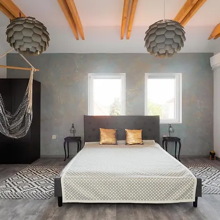 Patakpart Vendeghaz Daire *