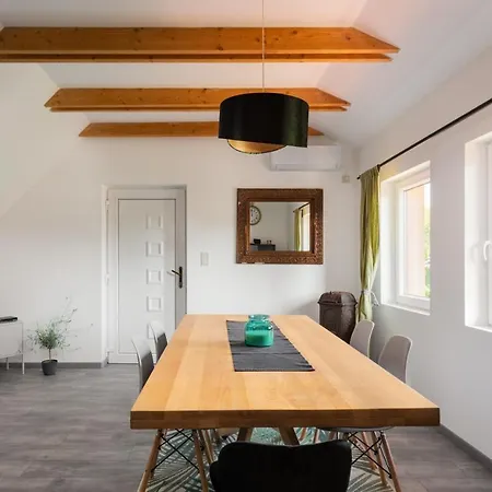 Patakpart Vendeghaz * Egerszalók