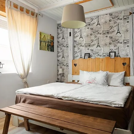 Patakpart Vendeghaz Daire *