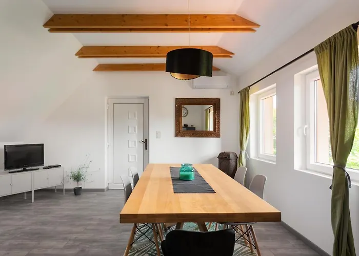 Patakpart Vendeghaz * Egerszalók