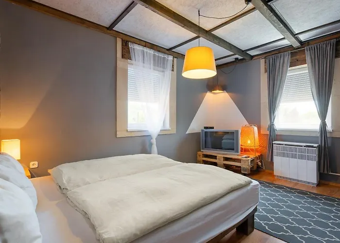 Patakpart Vendeghaz * Egerszalók